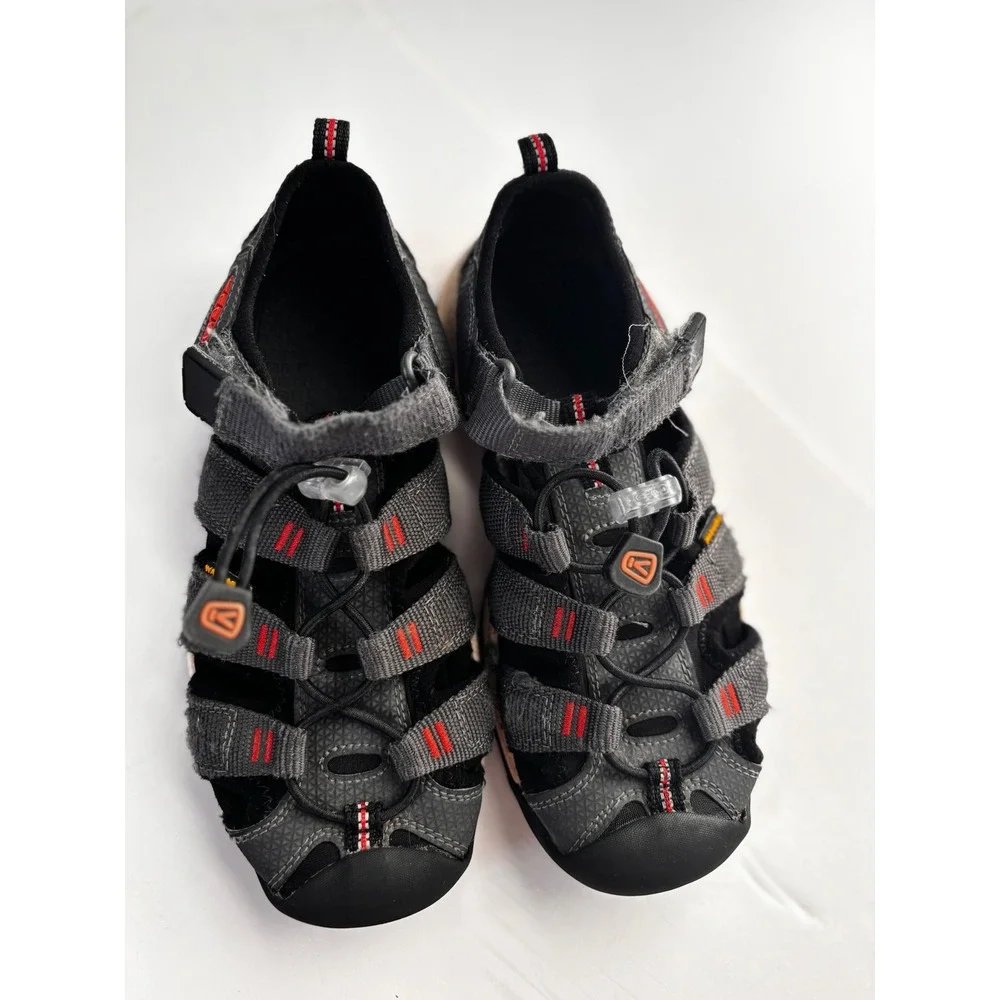 Keen Newport H2 Kids Sandals‎ Black Grey Red Bungee Strap Water Shoes Size 2